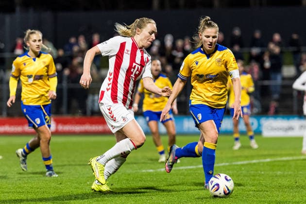 Google Pixel Frauen-Bundesliga, 1. FC Köln - FC Carl Zeiss Jena; 14.12.2025 Zweikampf Pauline Bremer (1. FC Köln, 11), Steffi Schmid (FC Carl Zeiss Jena, 20) Google Pixel Frauen-Bundesliga, 1. FC Köln - FC Carl Zeiss Jena, Köln, Franz-Kremer-Stadion am 14.12.2025 DFB REGULATIONS PROHIBIT ANY USE OF PHOTOGRAPHS AS IMAGE SEQUENCES AND OR QUASI-VIDEO. Copyright: xBEAUTIFULxSPORTS Wunderlx