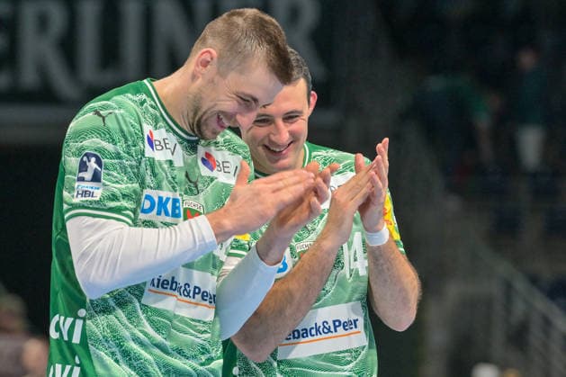 14.12.2025, xlakx, Handball Daikin HBL, Fuechse Berlin - HSG Wetzlar v.l. Nejc Cehte (Fuechse Berlin), Arino Aitor (Fuechse Berlin) Jubel ueber den Sieg Berlin