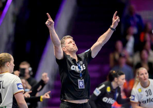 Jubel Trainer Markus Gaugisch (GER) Handball Weltmeisterschaft der Frauen 2025, Finale Deutschland (GER) - Norwegen (NOR), am 14.12.2025 in Rotterdam Niederlande. Handball WM der Frauen vom 26.11.-14.12.2025 in Deutschland Niederlande. Â