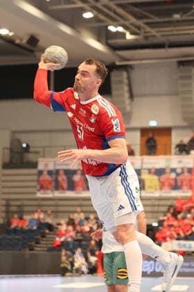 Handball Daikin Handball Bundesliga 2025 2026 - Handball Verein Hamburg vs. GWD Minden Casper U. Mortensen(Hamburg),erfolgreicher Torwurf, Sporthalle Hamburg Hamburg