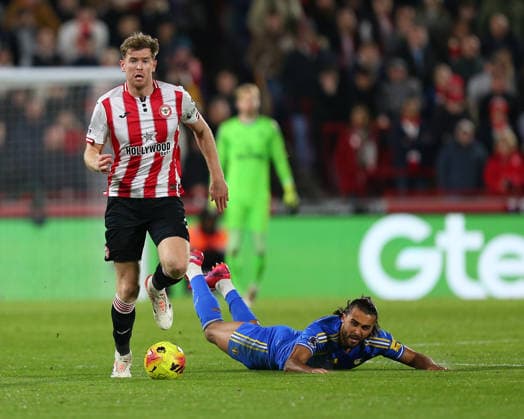 London, England, December 14 2025: Nathan Collins (22 Brentford) runs past Dominic Calvert-Lewin (9 Leeds United)during the Premier League game between Brentford and Leeds United at Gtech Community Stadium in London, England. (Photo by Jay Patel Sports Press Photo SPP) Copyright: xJayxPatel SportsxPressxPhoto SPPx Sportspressphoto_SPR73708