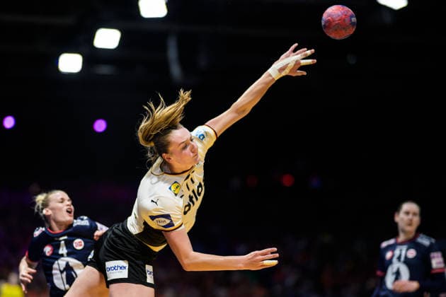 251214 Viola Leuchter of Germany during the IHF Women s World Championship, WM, Weltmeisterschaft final between Germany and Norway on December 14, 2025 in Rotterdam. Photo: Joel Marklund BILDBYRAN kod JM JM0758 bbeng handball handboll handball handboll handball vm handball-vm handbolls-vm ihf handball world championship world handball championship 2025 world championship 2025 final tyskland norway norge germany dambbauto norge norway tyskland germany Copyright: JOELxMARKLUND BB251214JM053