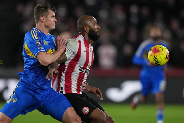 Premier League Brentford v Leeds United Igor Thiago of Brentford and Jake Bijol of Leeds United battle for ball during the Premier League match Brentford vs Leeds United at The Gtech Community Stadium, London, United Kingdom, 14th December 2025 (Photo by Harvey Murphy News Images) Copyright: xHarveyxMurphy NewsxImagesx