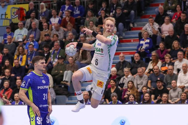 14.12.2025, xgox, Handball - Daikin HBL VfL Gummersbach - SC Magdeburg emspor, v.l. Matthias Musche (Magdeburg, 6) wirft Tor, Torschuetze, erzielt Tor, Treffer, scores the goal Gummersbach