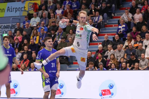 14.12.2025, xgox, Handball - Daikin HBL VfL Gummersbach - SC Magdeburg emspor, v.l. Matthias Musche (Magdeburg, 6) wirft Tor, Torschuetze, erzielt Tor, Treffer, scores the goal Gummersbach