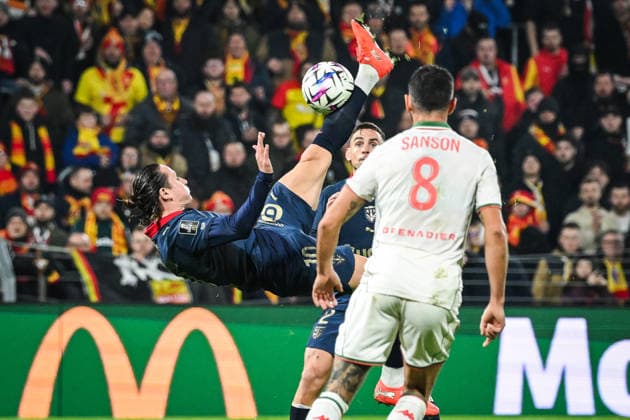 December 14, 2025, Lens, France, France: Florian THAUVIN of Lens during the Ligue 1 match between RC Lens and OGC Nice at Bollaert-Delelis Stadium on December 14, 2025 in Lens, France. Lens France - ZUMAm308 20251214_zsp_m308_004 Copyright: xMatthieuxMirvillex