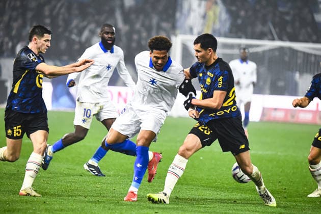 FOOTBALL : AJ Auxerre vs Lille OSC - Ligue 1 - JournÃ e 16 - 14 12 2025 Danny Namaso (AJ Auxerre) Aissa Mandi (Lille OSC) AuxerreFrance  Copyright: xBaptistexAutissierx