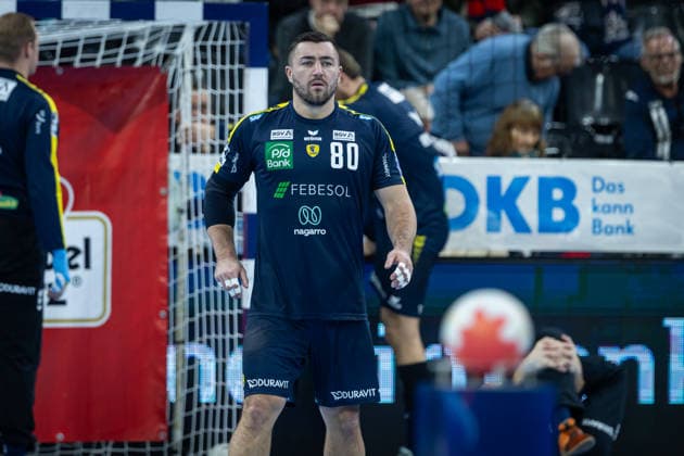 DAIKIN HBL: SG Flensburg-Handewitt vs Rhein-Neckar Löwen; 14.12.25 Jannik Kohlbacher (Nr.80, Rhein-Neckar Löwen) beim Warm Up DAIKIN HBL: SG Flensburg-Handewitt vs Rhein-Neckar Löwen, GP JOULE Arena am 14.12.25 Copyright: xBEAUTIFULxSPORTS MarioxM.xKobergx