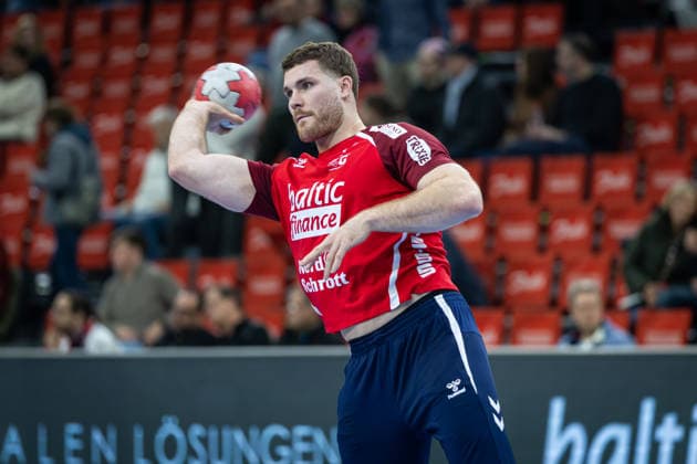 DAIKIN HBL: SG Flensburg-Handewitt vs Rhein-Neckar Löwen; 14.12.25 Johannes Golla (Nr.04, SG Flensburg-Handewitt) beim Warm Up DAIKIN HBL: SG Flensburg-Handewitt vs Rhein-Neckar Löwen, GP JOULE Arena am 14.12.25 Copyright: xBEAUTIFULxSPORTS MarioxM.xKobergx
