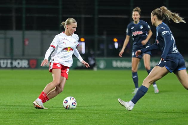 Google Pixel Frauen-Bundesliga, RB Leipzig - TSG Hoffenheim; 14.12.2025 Marlene Müller (27, RB Leipzig). Fußball, Google Pixel Frauen-Bundesliga, Saison 2025 2026, 13. Spieltag: RB Leipzig vs. TSG 1899 Hoffenheim am 14.12.2025, Trainingszentrum Cottaweg, Leipzig. DFB REGULATIONS PROHIBIT ANY USE OF PHOTOGRAPHS AS IMAGE SEQUENCES AND OR QUASI-VIDEO. Copyright: xBEAUTIFULxSPORTS JanxKaeferx