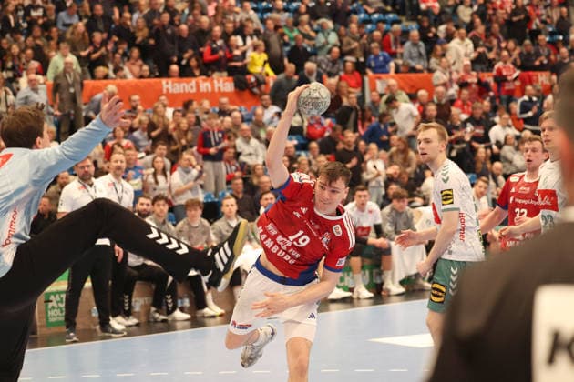 Handball Daikin Handball Bundesliga 2025 2026 - Handball Verein Hamburg vs. GWD Minden Torwart Malte Semisch (Minden),Maximilian Botta (Hamburg),Niclas Benedict Heitkamp (Minden), Sporthalle Hamburg Hamburg