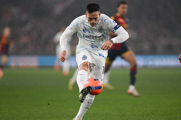 Lautaro Martinez of FC Inter in action during the Italian Serie A football match between Genoa Cfc and Inter FC Internazionale on December 14, 2025 at Luigi Ferraris stadium (also known as Marassi ) in Genova, Italy  Copyright: xTizianoxBallabio IPAxSportx xipa-agency.netx xx IPA_69152149 IPA_Agency_IPA69152149