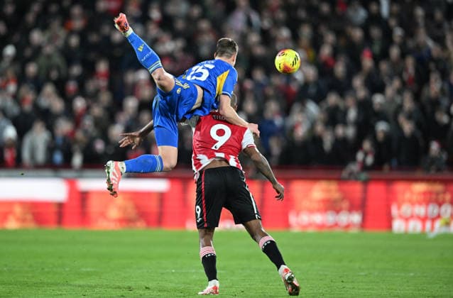 14th December 2025; Gtech Community Stadium, Brentford, London, England; Premier League Football, Brentford versus Leeds United; Jaka Bijol of Leeds United wins a header over Igor Thiago of Brentford  SimonxWest