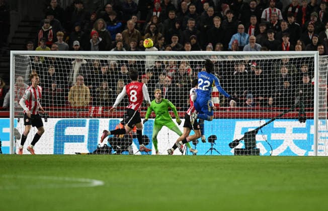 14th December 2025; Gtech Community Stadium, Brentford, London, England; Premier League Football, Brentford versus Leeds United; Ao Tanaka of Leeds United heads the ball at goal  SimonxWest