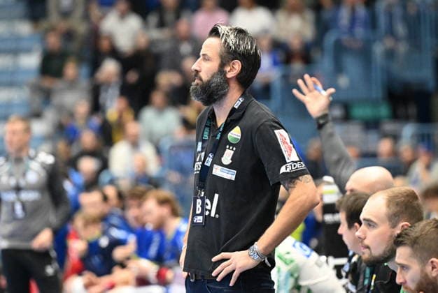 RECORD DATE NOT STATED Bennet Wiegert (SC Magdeburg Trainer) VfL Gummersbach vs. SC Magdeburg, Handball, Daikin 1. Bundesliga, 17. Spieltag, Spielzeit 2025-2026, Schwalbe Arena Gummersbach, 14.12.2025 VfL Gummersbach vs. SC Magdeburg, Handball, Daikin 1. Bundesliga, 17. Spieltag, Spielzeit 2025-2026, Schwalbe Arena Gummersbach, 14.12.2025 Gummersbach Copyright: xEibner-Pressefoto JuergenxAugstx EP_JAT