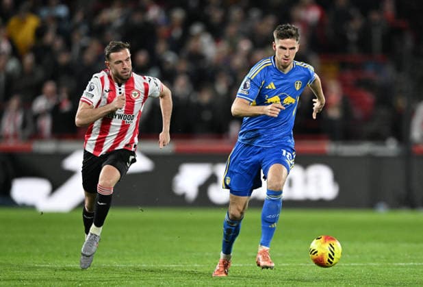 14th December 2025; Gtech Community Stadium, Brentford, London, England; Premier League Football, Brentford versus Leeds United; Jordan Henderson of Brentford competes for the ball with Anton Stach of Leeds United  SimonxWest