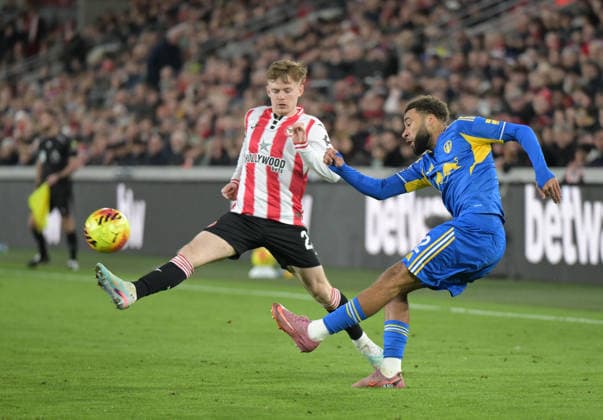 14th December 2025; Gtech Community Stadium, Brentford, London, England; Premier League Football, Brentford versus Leeds United; Jayden Bogle of Leeds United clears the ball under pressure from Keane Lewis-Potter of Brentford  SimonxWest