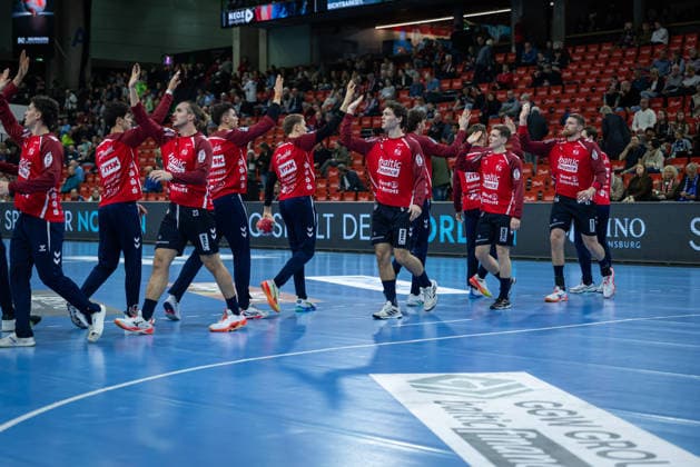 DAIKIN HBL: SG Flensburg-Handewitt vs Rhein-Neckar Löwen; 14.12.25 Team SG Flensburg-Handewitt beim Warm Up DAIKIN HBL: SG Flensburg-Handewitt vs Rhein-Neckar Löwen, GP JOULE Arena am 14.12.25 Copyright: xBEAUTIFULxSPORTS MarioxM.xKobergx