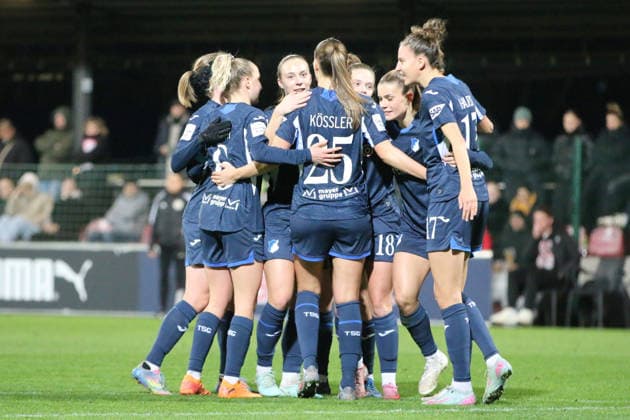 14.12.2025 Fußball Frauen 2025 2026 Google Pixel Frauen-Bundesliga 13. Spieltag RB Leipzig - TSG Hoffenheim RB-Trainingszentrum am Cottaweg Leipzig Torjubel der TSG Hoffenheim nach dem 0:1. Leipzig Sachsen Deutschland