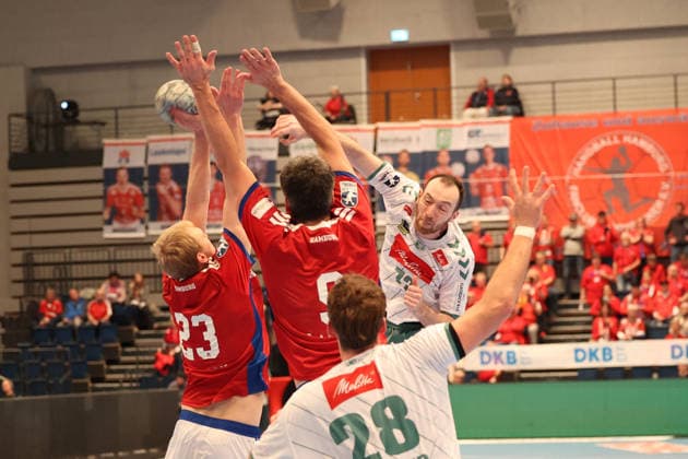Handball Daikin Handball Bundesliga 2025 2026 - Handball Verein Hamburg vs. GWD Minden Einar Olafsson (Hamburg),Jacob Arenth Lassen (Hamburg),Eimantas Grimuta (Minden),Alexander Weck (Minden), Sporthalle Hamburg Hamburg