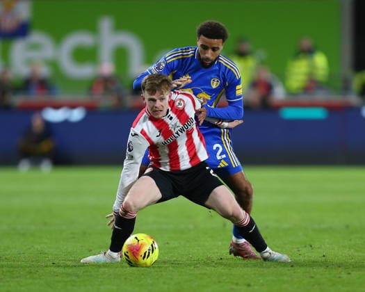 London, England, December 14 2025: Keane Lewis-Potter (23 Brentford) is held by Jayden Bogle (2 Leeds United) during the Premier League game between Brentford and Leeds United at Gtech Community Stadium in London, England. (Photo by Jay Patel Sports Press Photo SPP) Copyright: xJayxPatel SportsxPressxPhoto SPPx Sportspressphoto_SPR73737