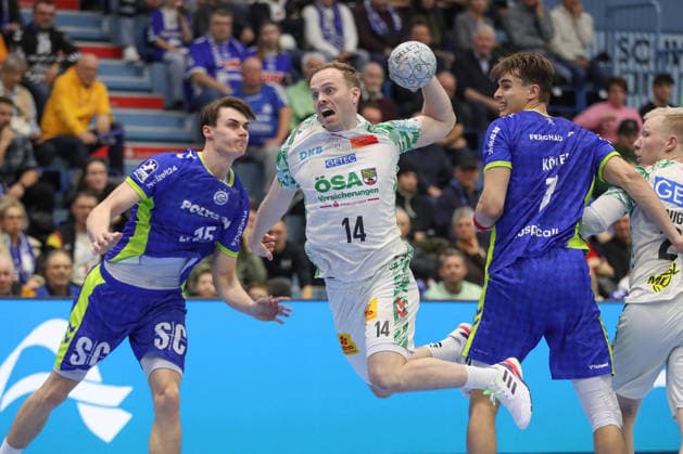 14.12.2025, xtgx, VfL Gummersbach - SC Magdeburg v.l. Omar Ingi Magnusson (Magdeburg, 14) wirft Tor, Torschuetze, erzielt Tor, Treffer, scores the goal Gummersbach