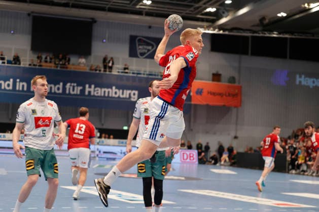 Handball 1. Handball-Bundesliga, DAIKIN HBL 2025 2026 - Handball Verein Hamburg (HSVH) vs. GWD Minden Frederik Bo Andersen (Hamburg) wirft ein Tor. Sporthalle Hamburg Hamburg Foto: Frank Schoof