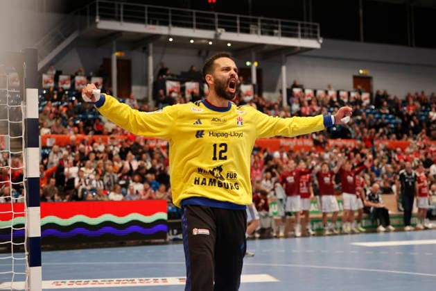 Handball 1. Handball-Bundesliga, DAIKIN HBL 2025 2026 - Handball Verein Hamburg (HSVH) vs. GWD Minden Torwart Mohammed Essam Moustafa El-Tayar (Hamburg) jubelt . Sporthalle Hamburg Hamburg Foto: Frank Schoof