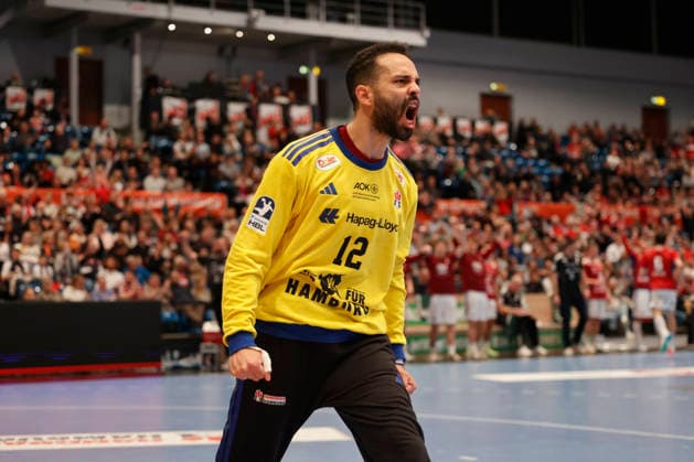 Handball 1. Handball-Bundesliga, DAIKIN HBL 2025 2026 - Handball Verein Hamburg (HSVH) vs. GWD Minden Torwart Mohammed Essam Moustafa El-Tayar (Hamburg) jubelt nach einem parierten Ball . Sporthalle Hamburg Hamburg Foto: Frank Schoof