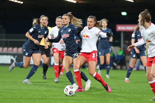 Google Pixel Frauen-Bundesliga, RB Leipzig - TSG Hoffenheim; 14.12.2025 Selina Cerci (29, TSG Hoffenheim) gegen Andrea Norheim (3, RB Leipzig). Fußball, Google Pixel Frauen-Bundesliga, Saison 2025 2026, 13. Spieltag: RB Leipzig vs. TSG 1899 Hoffenheim am 14.12.2025, Trainingszentrum Cottaweg, Leipzig. DFB REGULATIONS PROHIBIT ANY USE OF PHOTOGRAPHS AS IMAGE SEQUENCES AND OR QUASI-VIDEO. Copyright: xBEAUTIFULxSPORTS JanxKaeferx