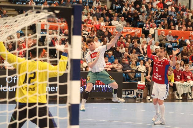 Handball Daikin Handball Bundesliga 2025 2026 - Handball Verein Hamburg vs. GWD Minden Torwart Mohammed Essam Moustafa El-Tayar (Hamburg),Niclas Benedict Heitkamp (Minden),Casper U. Mortensen(Hamburg), Sporthalle Hamburg Hamburg