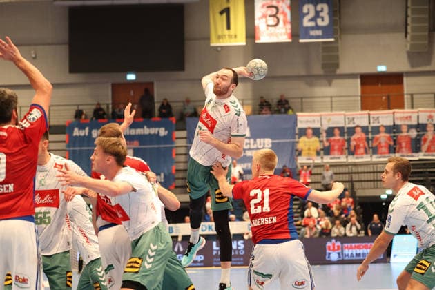 Handball Daikin Handball Bundesliga 2025 2026 - Handball Verein Hamburg vs. GWD Minden Alexander Weck (Minden),erfolgreicher Torwurf, Sporthalle Hamburg Hamburg