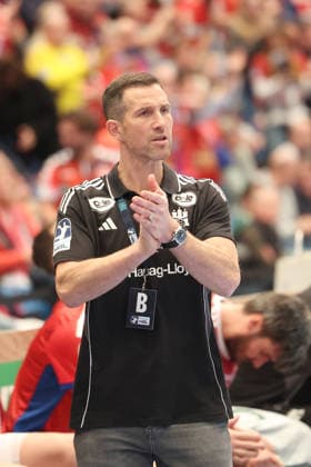 Handball Daikin Handball Bundesliga 2025 2026 - Handball Verein Hamburg vs. GWD Minden Trainer Torsten Jansen (Hamburg), Sporthalle Hamburg Hamburg