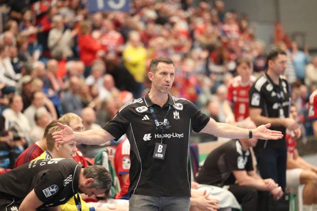 Handball Daikin Handball Bundesliga 2025 2026 - Handball Verein Hamburg vs. GWD Minden Trainer Torsten Jansen (Hamburg), Sporthalle Hamburg Hamburg