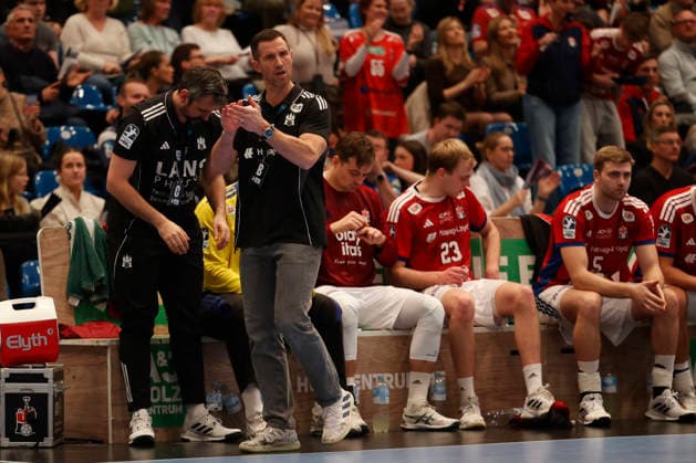 Handball 1. Handball-Bundesliga, DAIKIN HBL 2025 2026 - Handball Verein Hamburg (HSVH) vs. GWD Minden Trainer Torsten Jansen (Hamburg) applaudiert . Sporthalle Hamburg Hamburg Foto: Frank Schoof