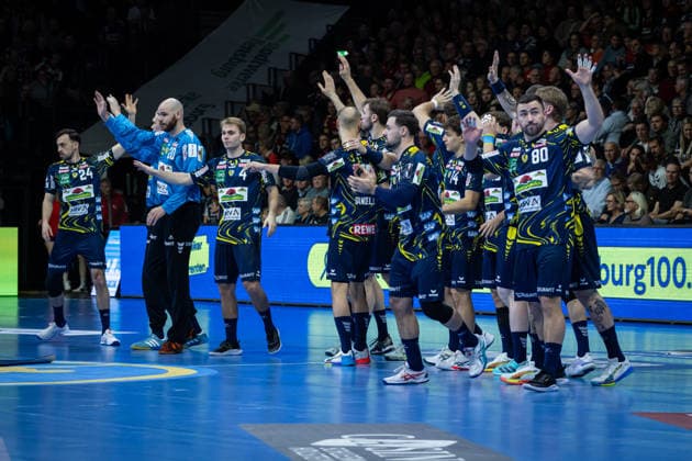 DAIKIN HBL: SG Flensburg-Handewitt vs Rhein-Neckar Löwen; 14.12.25 Team Rhein-Neckar Löwen vor dem Spiel DAIKIN HBL: SG Flensburg-Handewitt vs Rhein-Neckar Löwen, GP JOULE Arena am 14.12.25 Copyright: xBEAUTIFULxSPORTS MarioxM.xKobergx