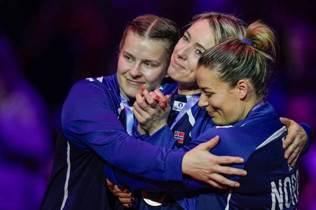 Women s Handball World Championship 2025 Germany Norway Rotterdam, Netherlands 20251214 From left Maren Aardahl, Katrine Lunde and Nora Mork with their gold medals after the final of the Women s Handball World Championship between Germany and Norway in Ahoy Arena Photo Beate Oma Dahle NTB Rotterdam Netherlands EDITORIAL USE ONLY RESTRICTED USE FOR BETTING COMPANIES  Copyright: xBeatexOmaxDahlex xNTBx