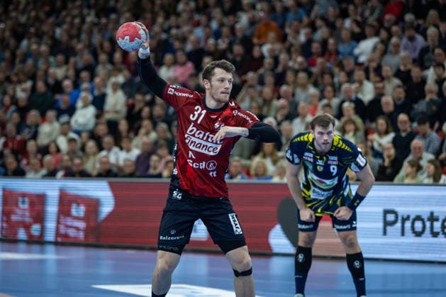 DAIKIN HBL: SG Flensburg-Handewitt vs Rhein-Neckar Löwen; 14.12.25 Emil Jakobsen (Nr.31, SG Flensburg-Handewitt) im Angriff DAIKIN HBL: SG Flensburg-Handewitt vs Rhein-Neckar Löwen, GP JOULE Arena am 14.12.25 Copyright: xBEAUTIFULxSPORTS MarioxM.xKobergx