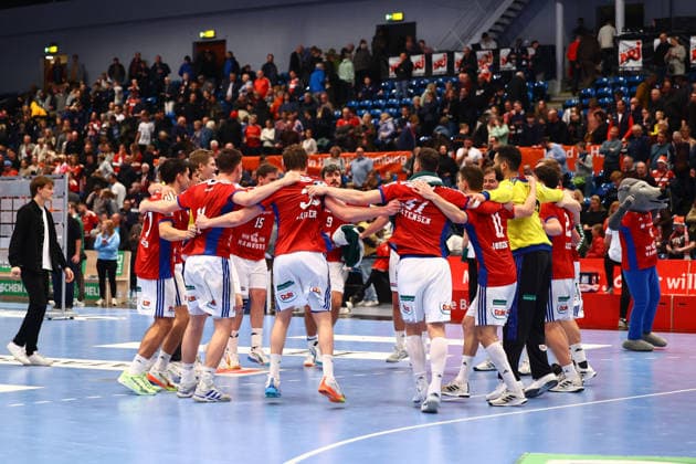 Handball I Herren I Saison 2025 2026 I Bundesliga I 17. Spieltag I HSV Hamburg - GWD Minden I 14.12.2025 HSV Hamburg feiert den Heimsieg Hamburg Alsterdorfer Sporthalle Hamburg Deutschland Copyright: xLobeca RalfxHomburgx