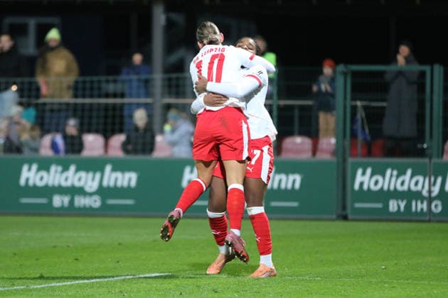14.12.2025 Fußball Frauen 2025 2026 Google Pixel Frauen-Bundesliga 13. Spieltag RB Leipzig - TSG Hoffenheim RB-Trainingszentrum am Cottaweg Leipzig Torjubel von Gina Chmielinski (RBL, 10, weiß) und Delice Boboy (RBL, 17, weiß) nach dem 2:2. Leipzig Sachsen Deutschland