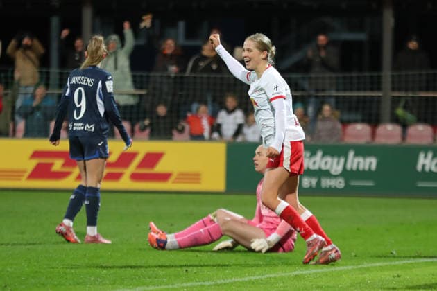 Google Pixel Frauen-Bundesliga, RB Leipzig - TSG Hoffenheim; 14.12.2025 Emilia Kiaer Asgeirsdottir (8, RB Leipzig) bejubelt ihr Tor zum 1:1-Ausgleich. Fußball, Google Pixel Frauen-Bundesliga, Saison 2025 2026, 13. Spieltag: RB Leipzig vs. TSG 1899 Hoffenheim am 14.12.2025, Trainingszentrum Cottaweg, Leipzig. DFB REGULATIONS PROHIBIT ANY USE OF PHOTOGRAPHS AS IMAGE SEQUENCES AND OR QUASI-VIDEO. Copyright: xBEAUTIFULxSPORTS JanxKaeferx