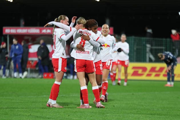 Google Pixel Frauen-Bundesliga, RB Leipzig - TSG Hoffenheim; 14.12.2025 Tor-Jubel bei RB Leipzig nach dem Treffer zu 1:1-Ausgleich. Fußball, Google Pixel Frauen-Bundesliga, Saison 2025 2026, 13. Spieltag: RB Leipzig vs. TSG 1899 Hoffenheim am 14.12.2025, Trainingszentrum Cottaweg, Leipzig. DFB REGULATIONS PROHIBIT ANY USE OF PHOTOGRAPHS AS IMAGE SEQUENCES AND OR QUASI-VIDEO. Copyright: xBEAUTIFULxSPORTS JanxKaeferx