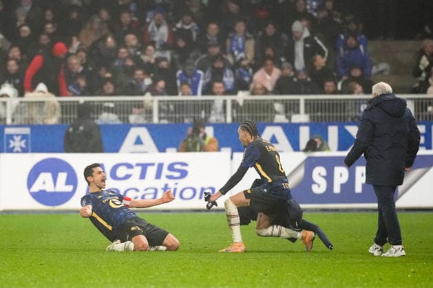 AJ Auxerre v Lille OSC - Ligue 1 McDonald s 2025 2026 21 Benjamin ANDRE (losc) during the Ligue 1 McDonald s match between Auxerre and Lille at Stade Abbe Deschamps on December 14, 2025 in Auxerre, France. Auxerre France  Copyright: xFEPx 776348229