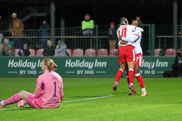 Google Pixel Frauen-Bundesliga, RB Leipzig - TSG Hoffenheim; 14.12.2025 Delice Boboy (17, RB Leipzig) jubelt mit Gina Chmielinski (10, RB Leipzig) über deren Tor zum 2:2-Ausgleich. Fußball, Google Pixel Frauen-Bundesliga, Saison 2025 2026, 13. Spieltag: RB Leipzig vs. TSG 1899 Hoffenheim am 14.12.2025, Trainingszentrum Cottaweg, Leipzig. DFB REGULATIONS PROHIBIT ANY USE OF PHOTOGRAPHS AS IMAGE SEQUENCES AND OR QUASI-VIDEO. Copyright: xBEAUTIFULxSPORTS JanxKaeferx