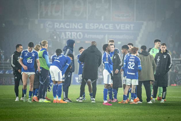 FOOTBALL: Ligue 1 Racing Strasbourg (RCS) vs Lorient. 14 12 2025 Stade de la Meinau. Strasbourg - France DÃ ception des joueurs de l equipe de Racing Strasbourg apres leur match nule  Copyright: xElyxandroxCEGARRAx
