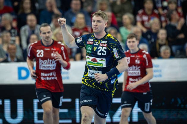DAIKIN HBL: SG Flensburg-Handewitt vs Rhein-Neckar Löwen; 14.12.25 Jubel Torjubel bei Haukur Thrastarson (Nr.25, Rhein-Neckar Löwen) DAIKIN HBL: SG Flensburg-Handewitt vs Rhein-Neckar Löwen, GP JOULE Arena am 14.12.25 Copyright: xBEAUTIFULxSPORTS MarioxM.xKobergx