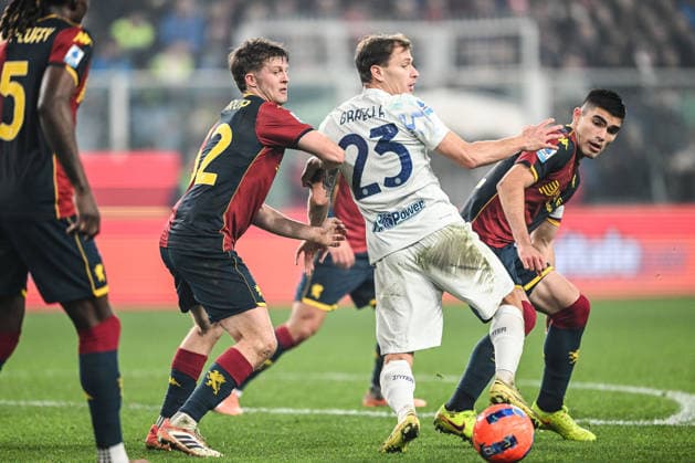 Nicolo Barella of FC Inter in action during the Italian Serie A football match between Genoa Cfc and Inter FC Internazionale on December 14, 2025 at Luigi Ferraris stadium (also known as Marassi ) in Genova, Italy  Copyright: xTizianoxBallabio IPAxSportx xipa-agency.netx xx IPA_69155370 IPA_Agency_IPA69155370