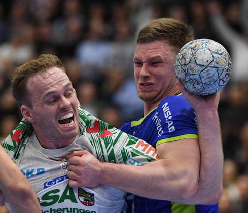 14.12.2025, xophax, Daikin HBL 2025 2026 Handball VFL Gummersbach - SC Magdeburg Schwalbe Arena Omar Ingi Magnusson , links ( ( SC Magdeburg ) und Kristjan Horzen ( SC Magdeburg ) , rechts Gummersbach