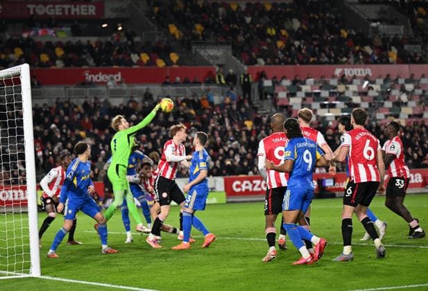 14th December 2025; Gtech Community Stadium, Brentford, London, England; Premier League Football, Brentford versus Leeds United; Caoimhin Kelleher of Brentford punches the ball clear from a corner kick  SimonxWest