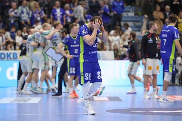 14.12.2025, xtgx, VfL Gummersbach - SC Magdeburg v.l. Kentin Mahe (Gummersbach, 22) enttaeuscht, schaut enttaeuscht, niedergeschlagen, disappointed Gummersbach